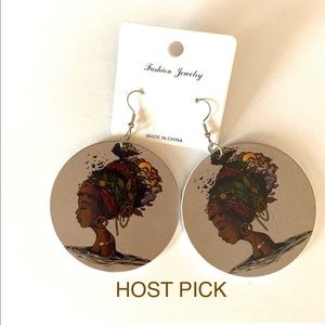 NWOT Black Queen Circle Earrings